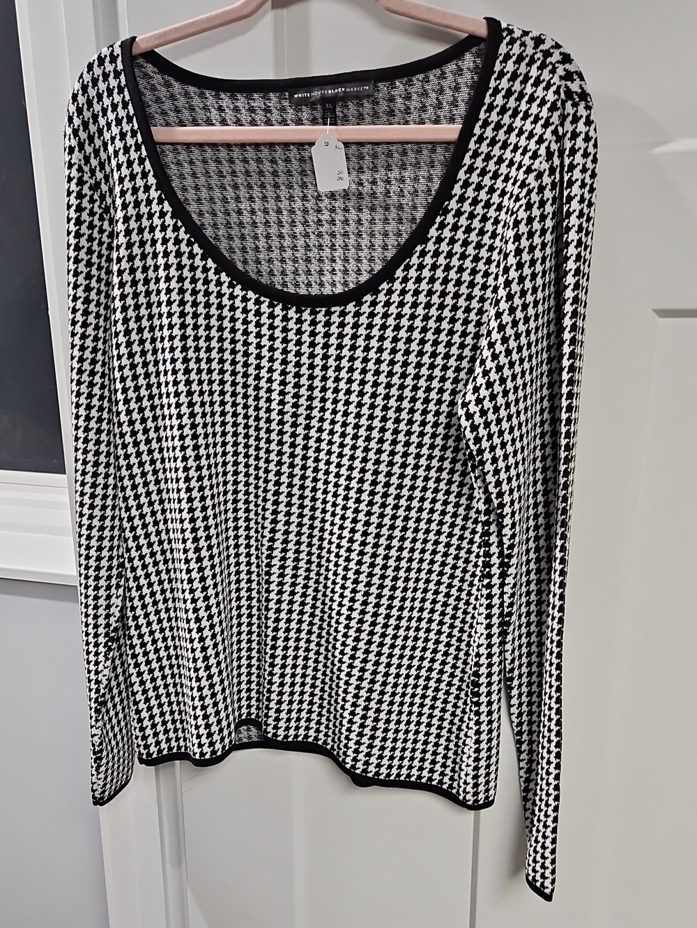 White House Black Market Black & White Houndstooth Scoop Neck Top